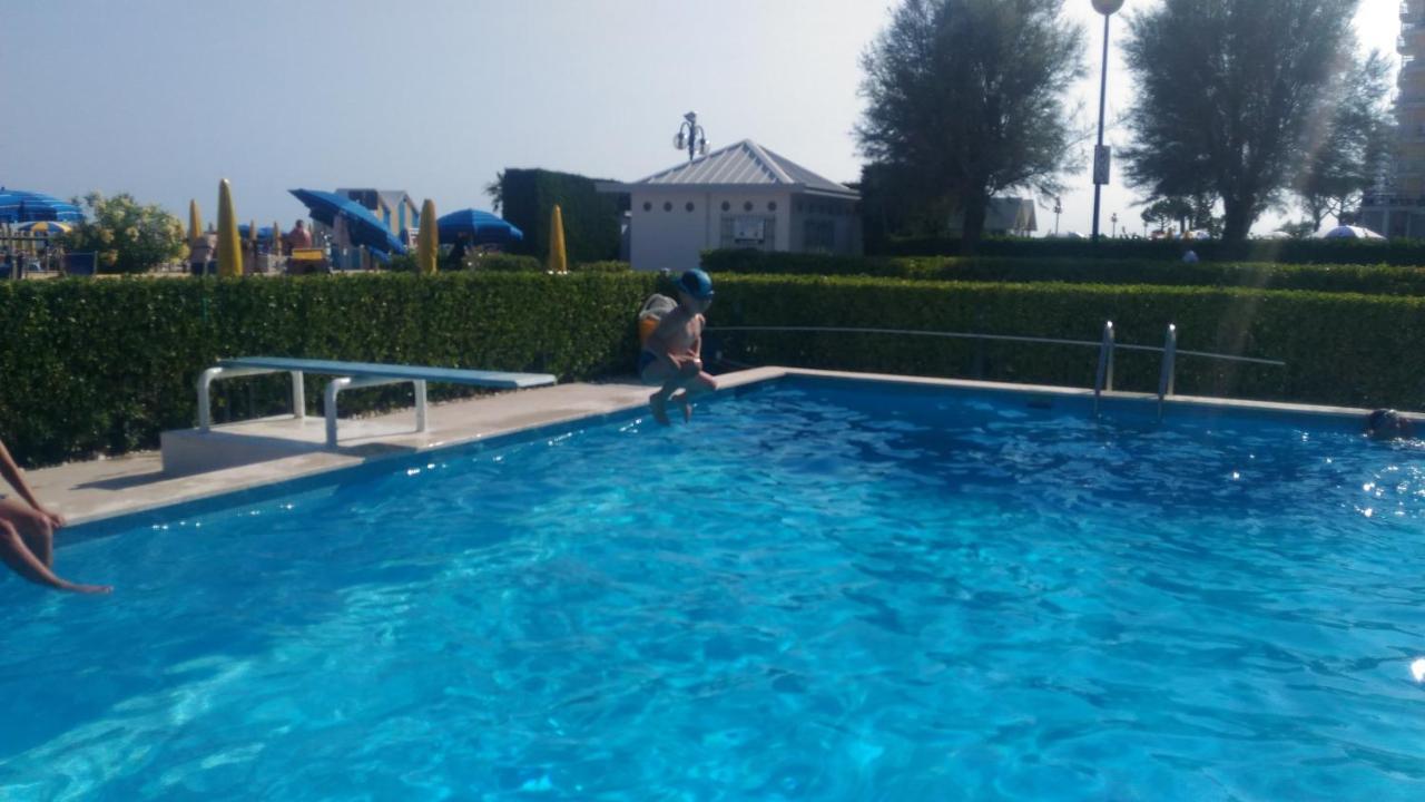 Blue Moon Penthouse Apartment Lido di Jesolo Bagian luar foto