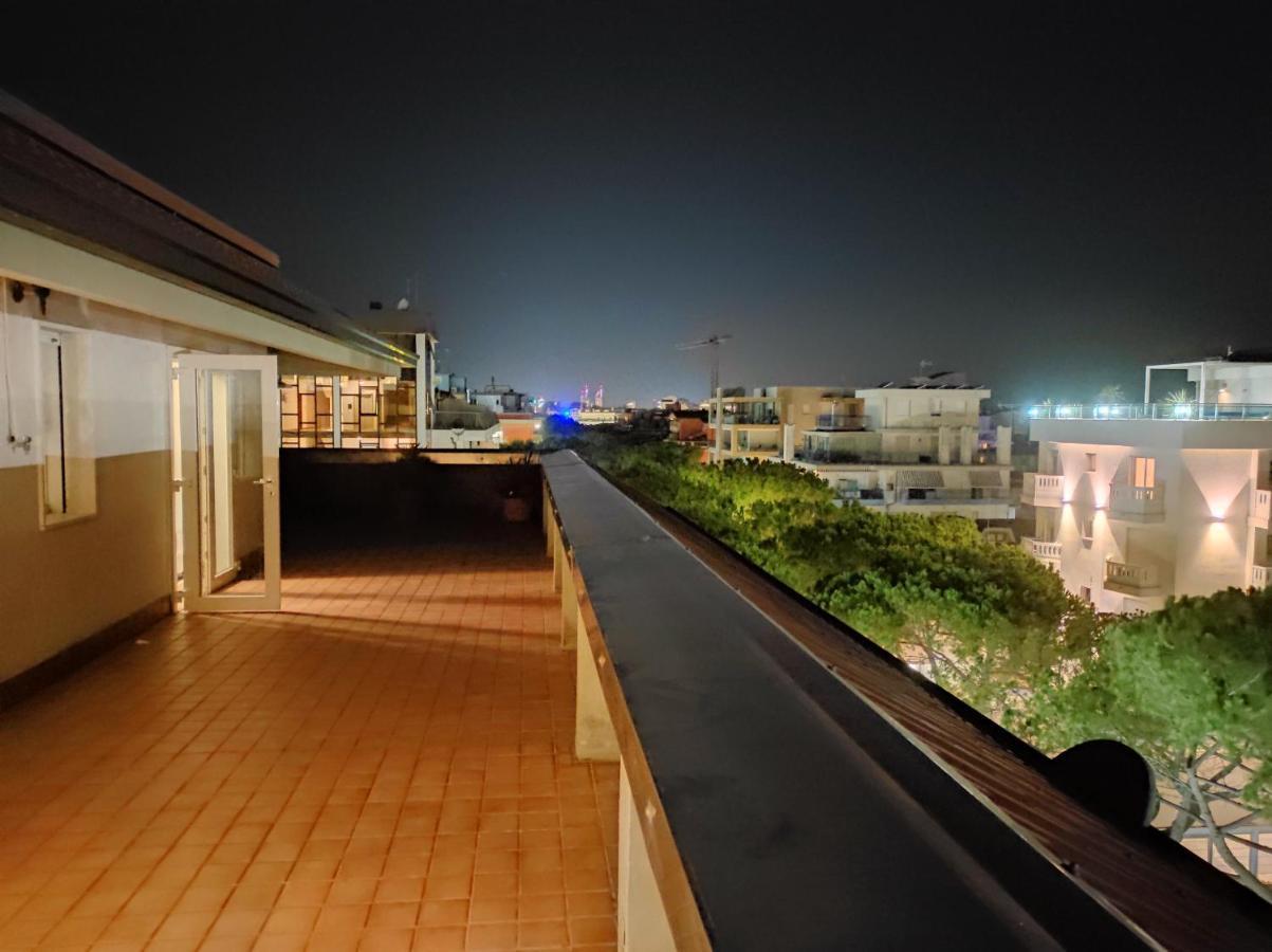 Blue Moon Penthouse Apartment Lido di Jesolo Bagian luar foto