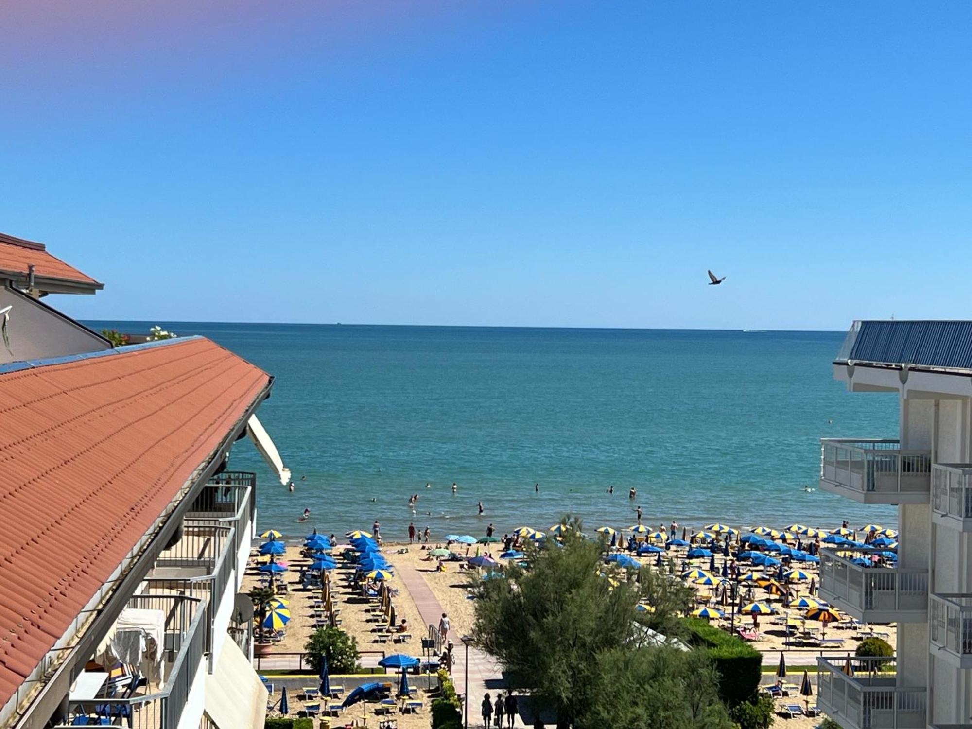 Blue Moon Penthouse Apartment Lido di Jesolo Bagian luar foto