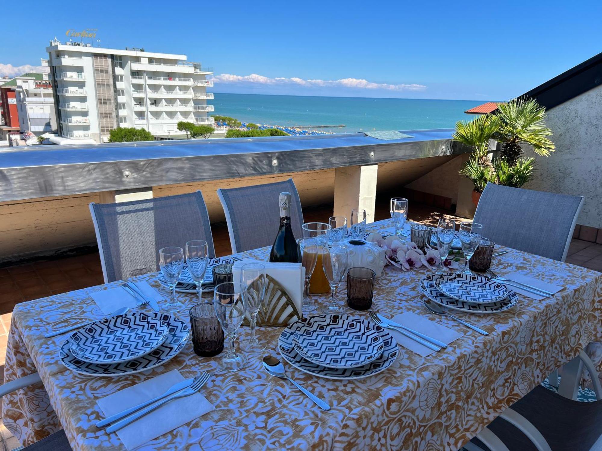 Blue Moon Penthouse Apartment Lido di Jesolo Bagian luar foto